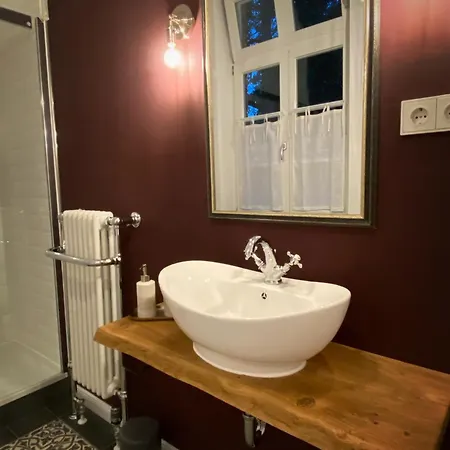 - Western Horse Academy 3* 瓦尔斯罗德